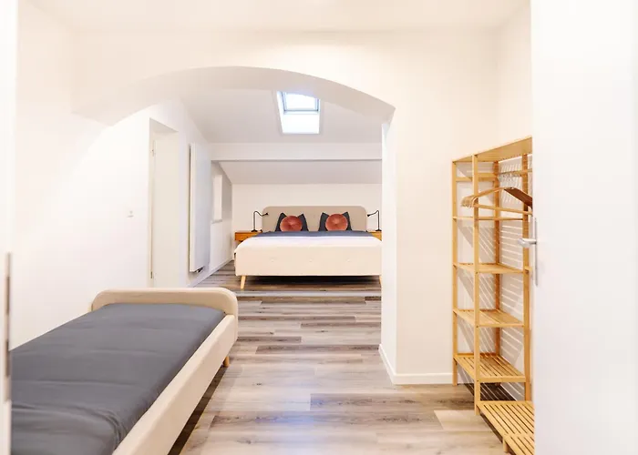 Bellevue & Classy Mountain View Apartment